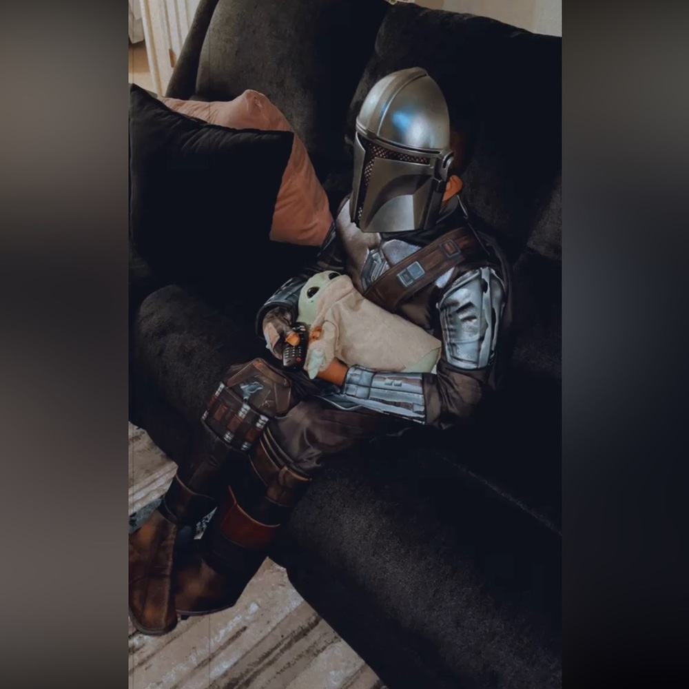 Mandalorian size medium boy costume